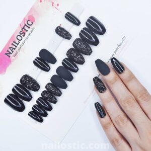 BLACK BURN GLITER MATTE NAILS